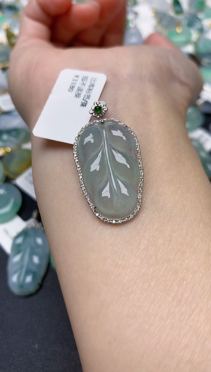颈饰18K金镶嵌翡翠天然缅甸A货翡翠