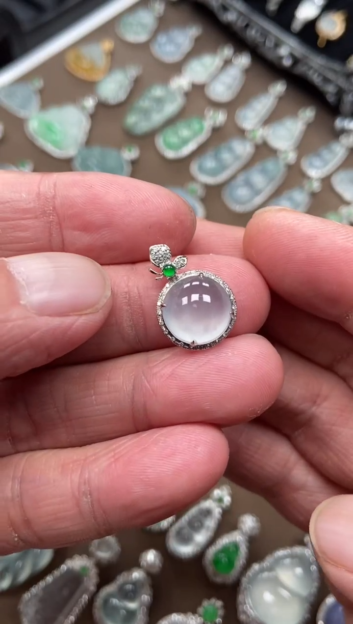 【闪购商品】翡翠吊坠(不含链)18K金镶嵌蛋面