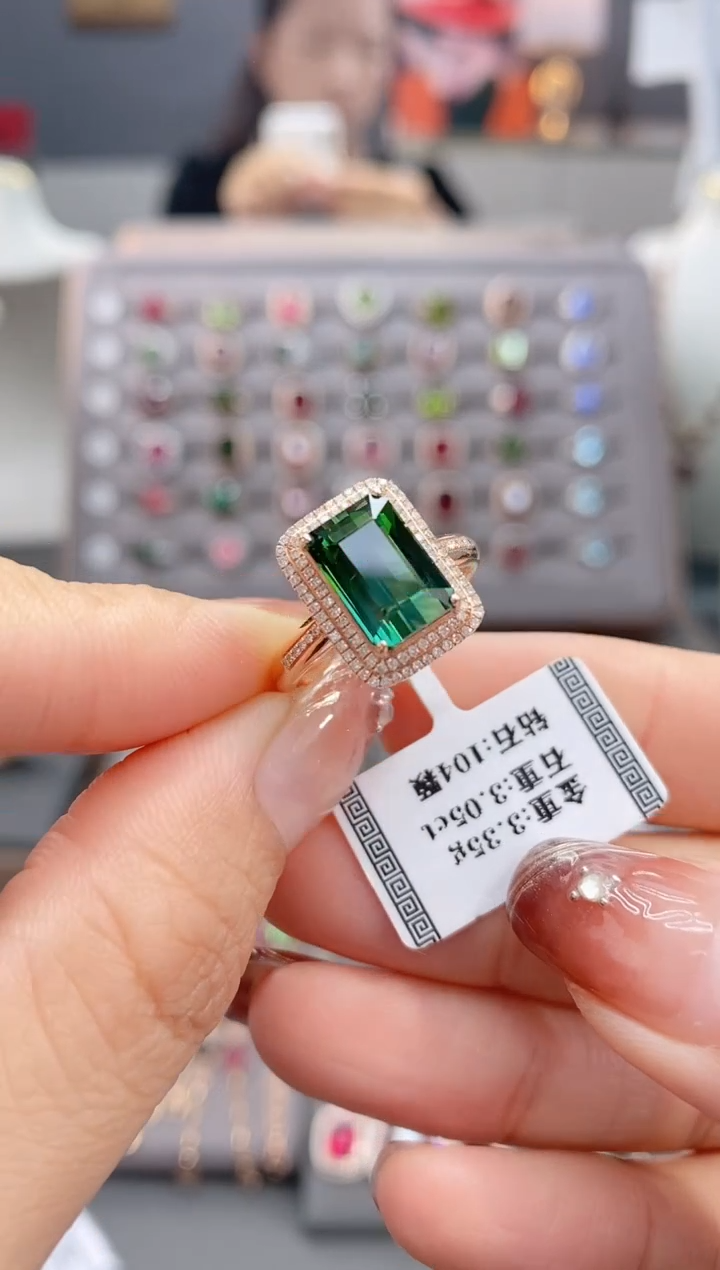 18K金镶嵌戒指碧玺3.05