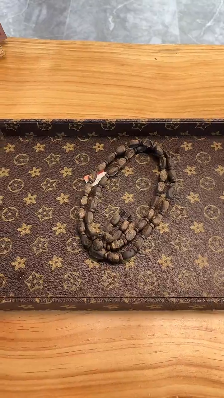 【闪购商品】沉香吊坠沉水板头留疤长串34克+