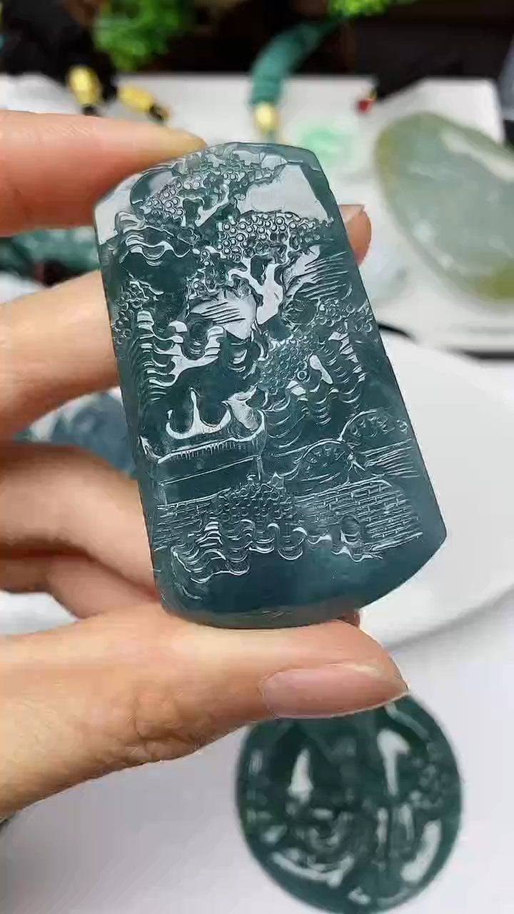 【闪购商品】翡翠颈饰未镶嵌         