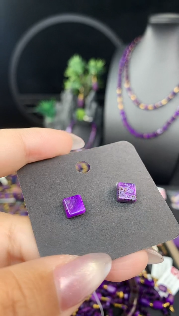 【闪购商品】苏纪石（舒俱来）耳钉18K金镶嵌.