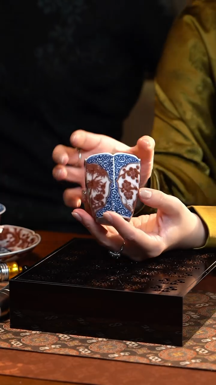 【闪购商品】S畅怀堂青花釉里红松竹梅六方手握杯