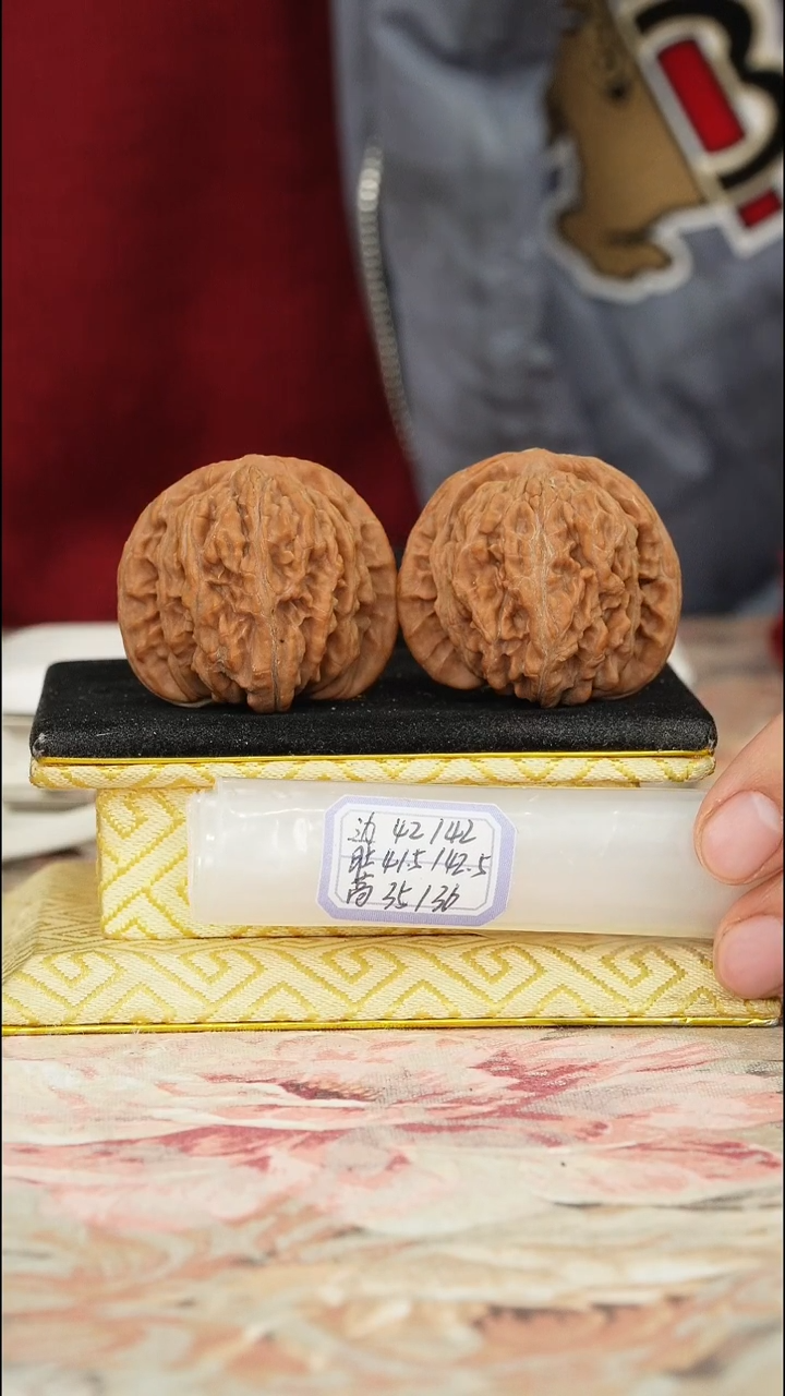 【闪购商品】文玩核桃把件一代楼