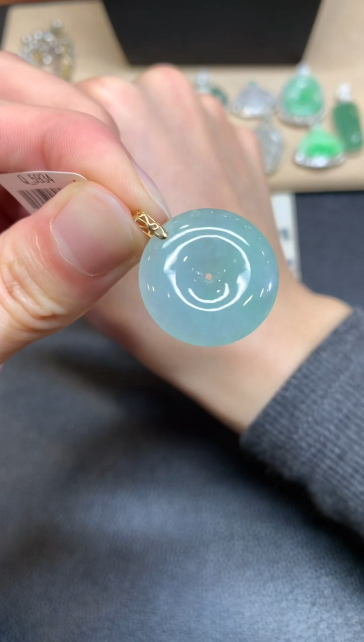 【闪购商品】翡翠颈饰18K金镶嵌平安扣【无服务费】