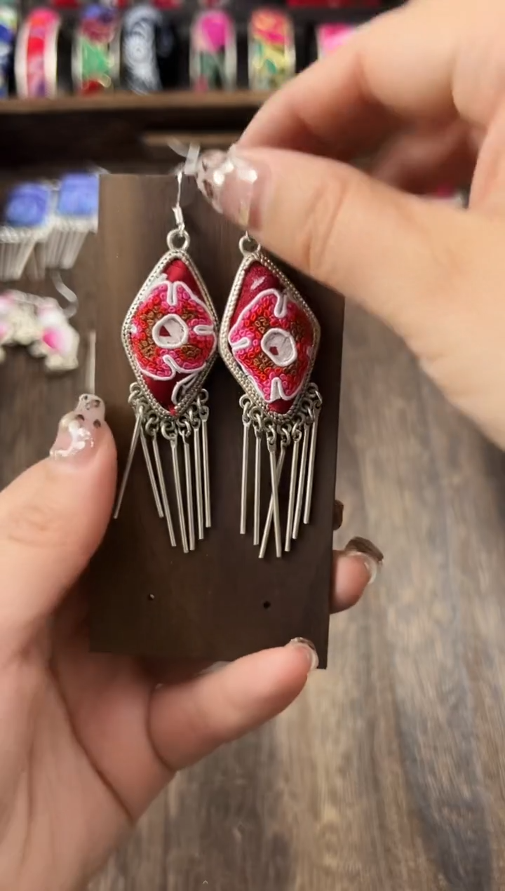 【闪购商品】织绣民族风老绣饰品401