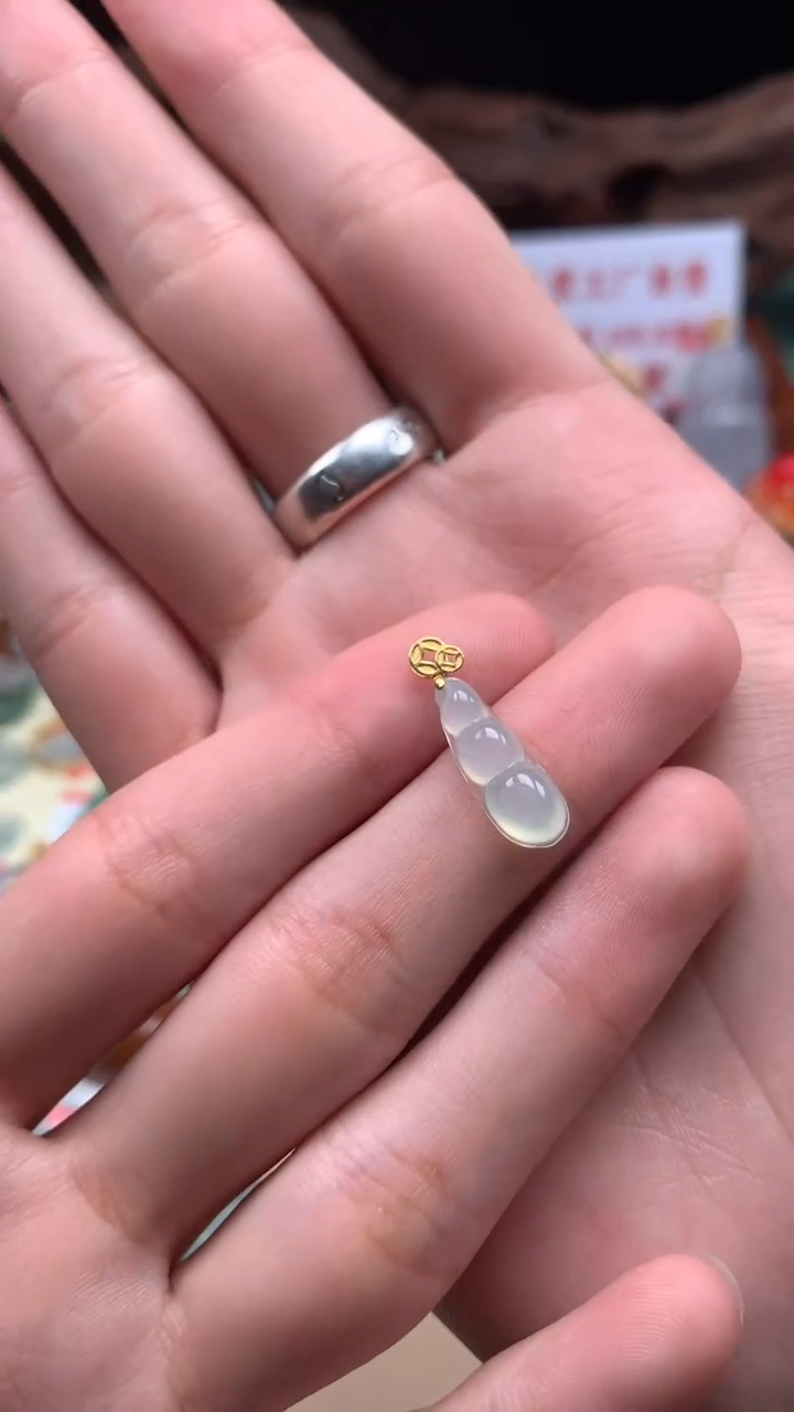 【闪购商品】翡翠吊坠(不含链)18K金镶嵌豆子