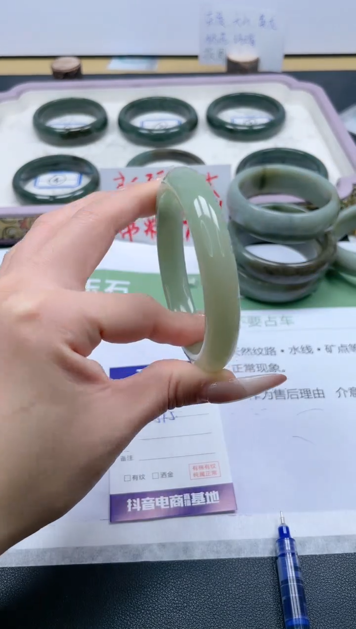 【闪购商品】石英质玉手镯未镶嵌191/59.4