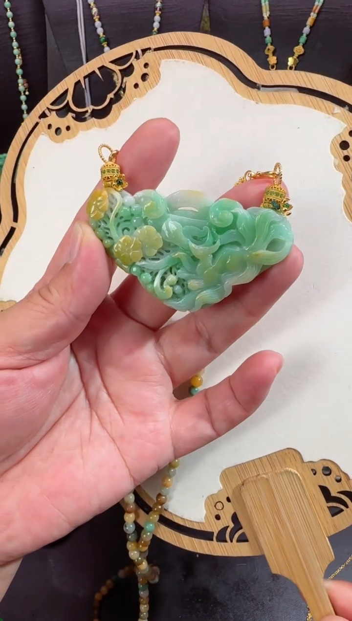 【闪购商品】翡翠颈饰未镶嵌拍照