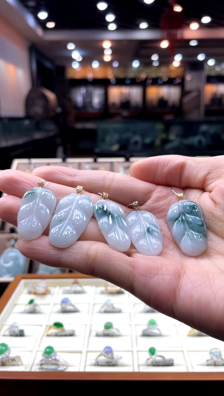 【闪购商品】翡翠颈饰18K金镶嵌树叶多样性发其一