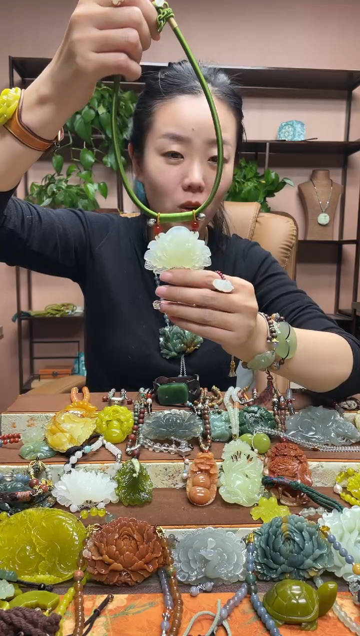 未镶嵌岫玉吊坠·