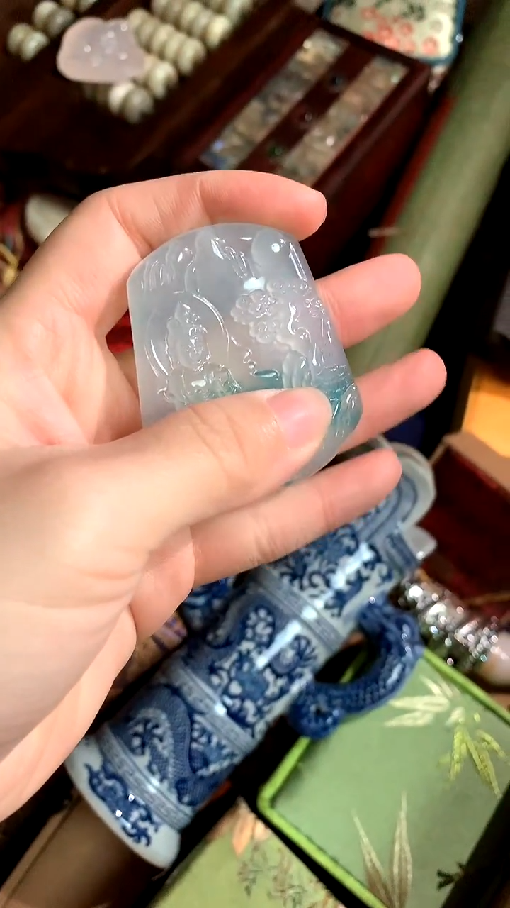 【闪购商品】翡翠吊坠(赠链)未镶嵌德诚精品专属摆件