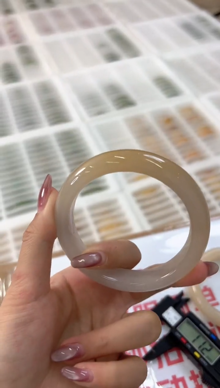 未镶嵌手镯石英质玉60-63HU