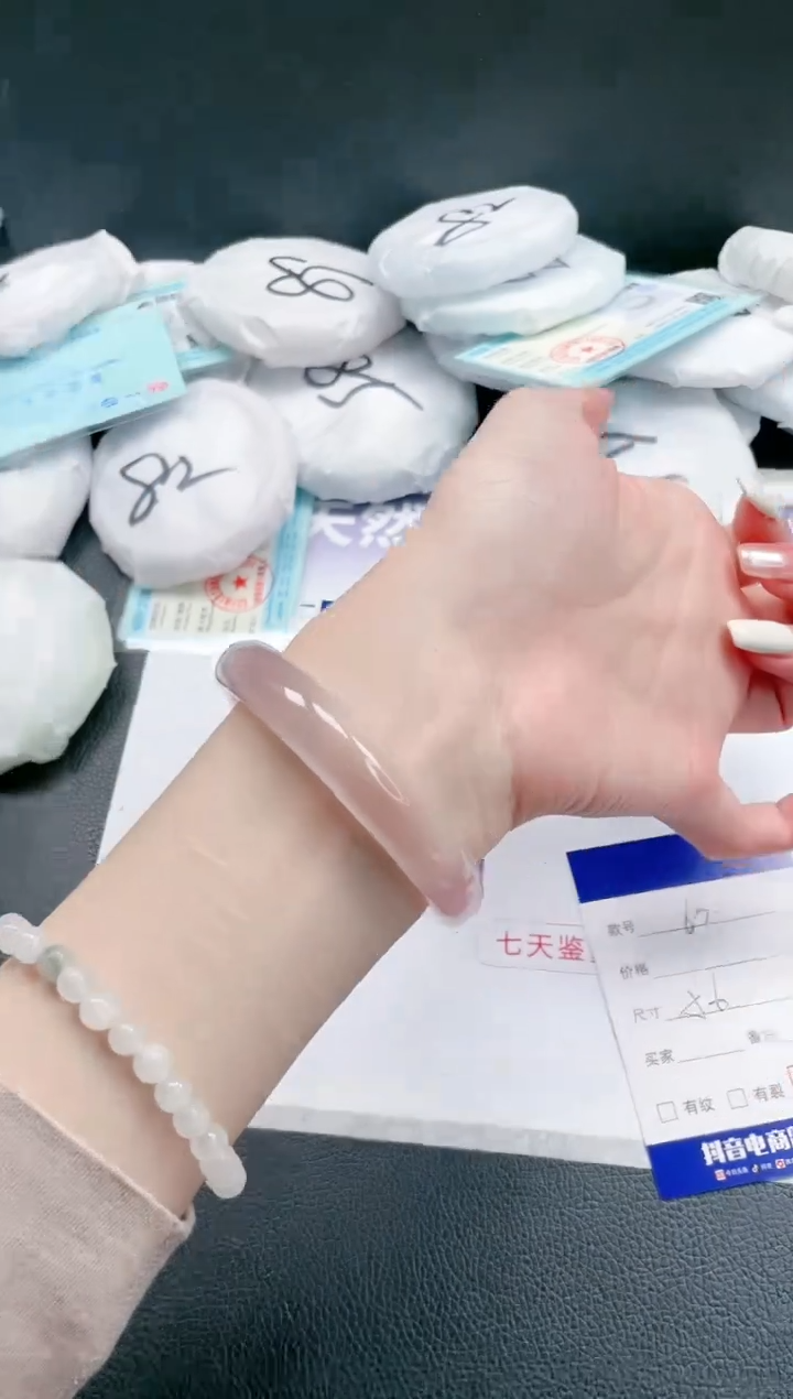 【闪购商品】石英质玉手镯未镶嵌13J63-56