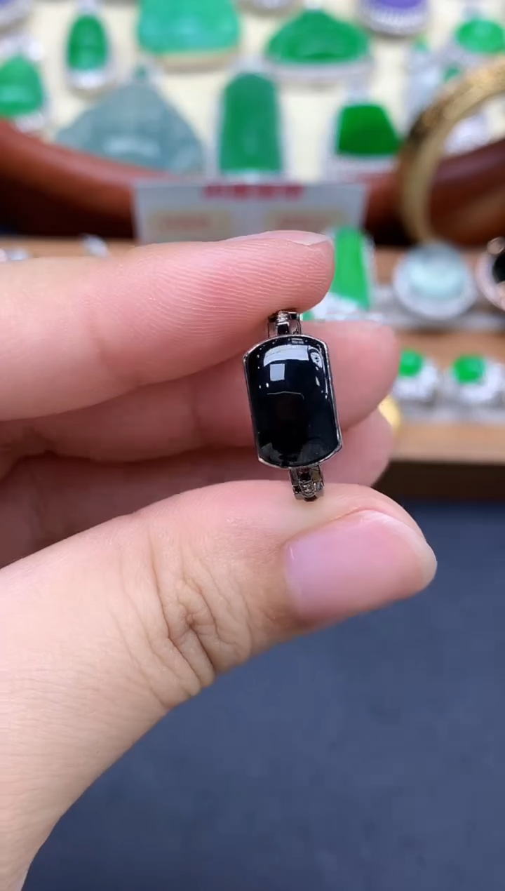 18K金镶嵌戒指翡翠333-中国好珍宝