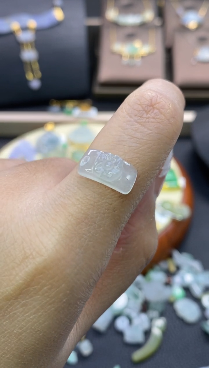 【闪购商品】翡翠颈饰未镶嵌净货11909