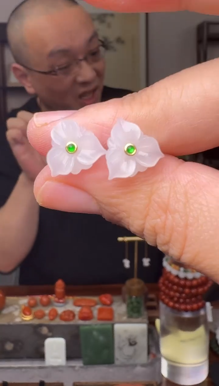 【闪购商品】和田玉挂件18K金镶嵌2747