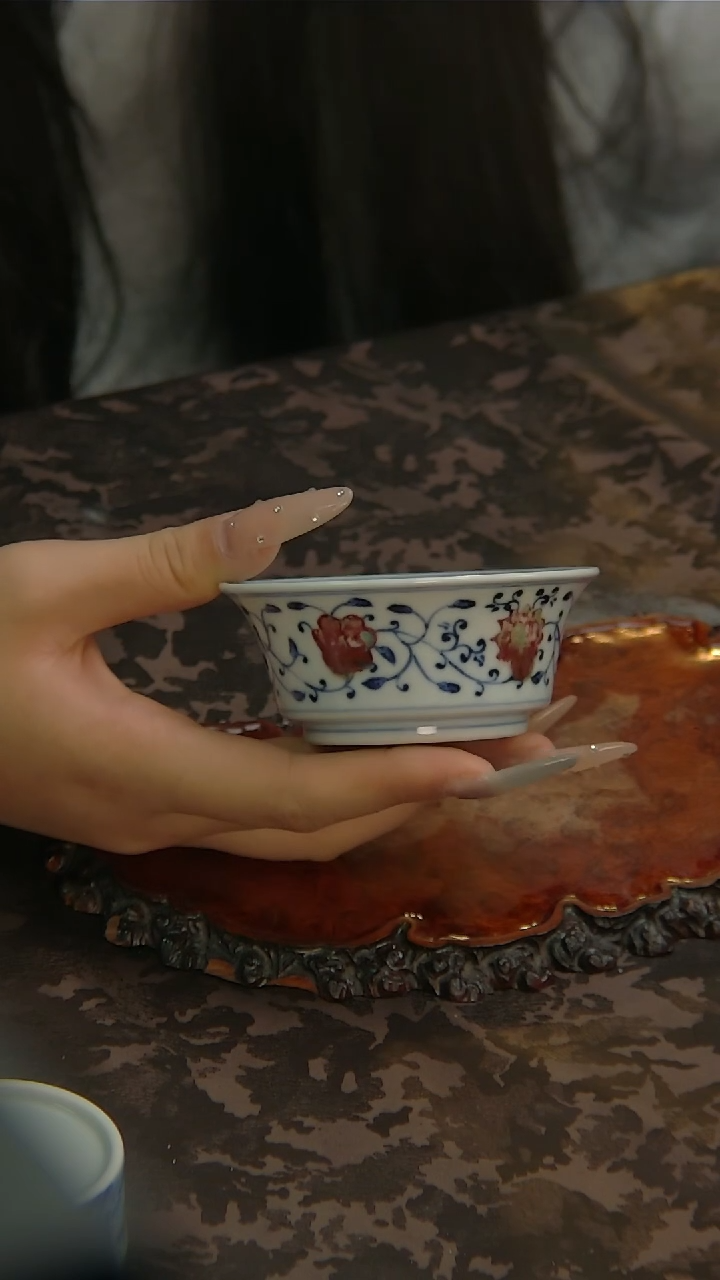 【闪购商品】青花手绘缠枝莲釉里红主人杯