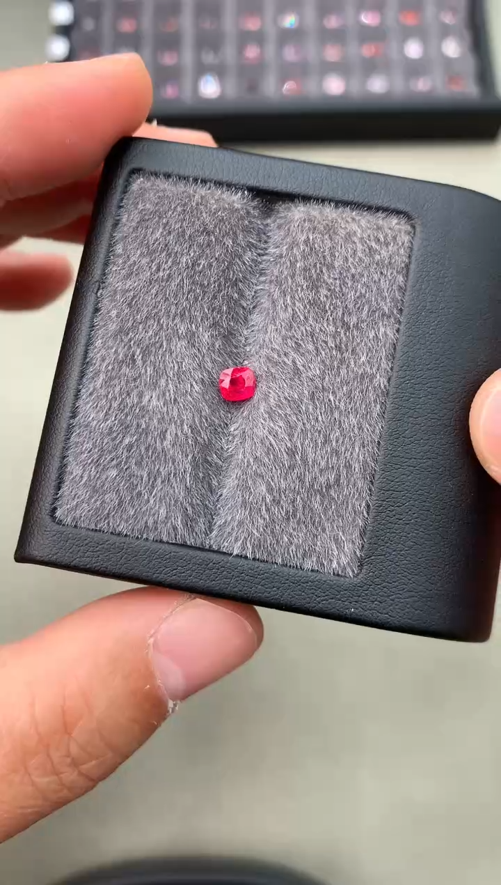 【闪购商品】定制尖晶石裸石未镶嵌0.47ct 绝地武士