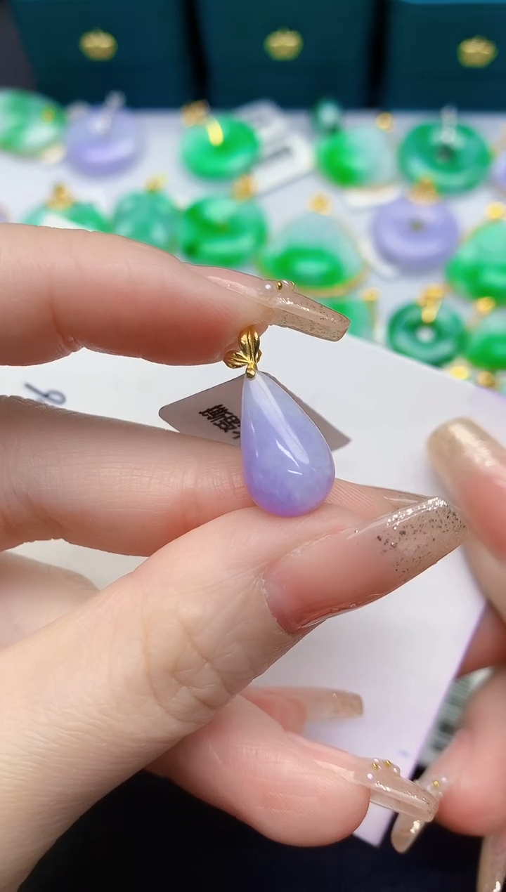 颈饰18K金镶嵌翡翠缅甸天然翡翠A货