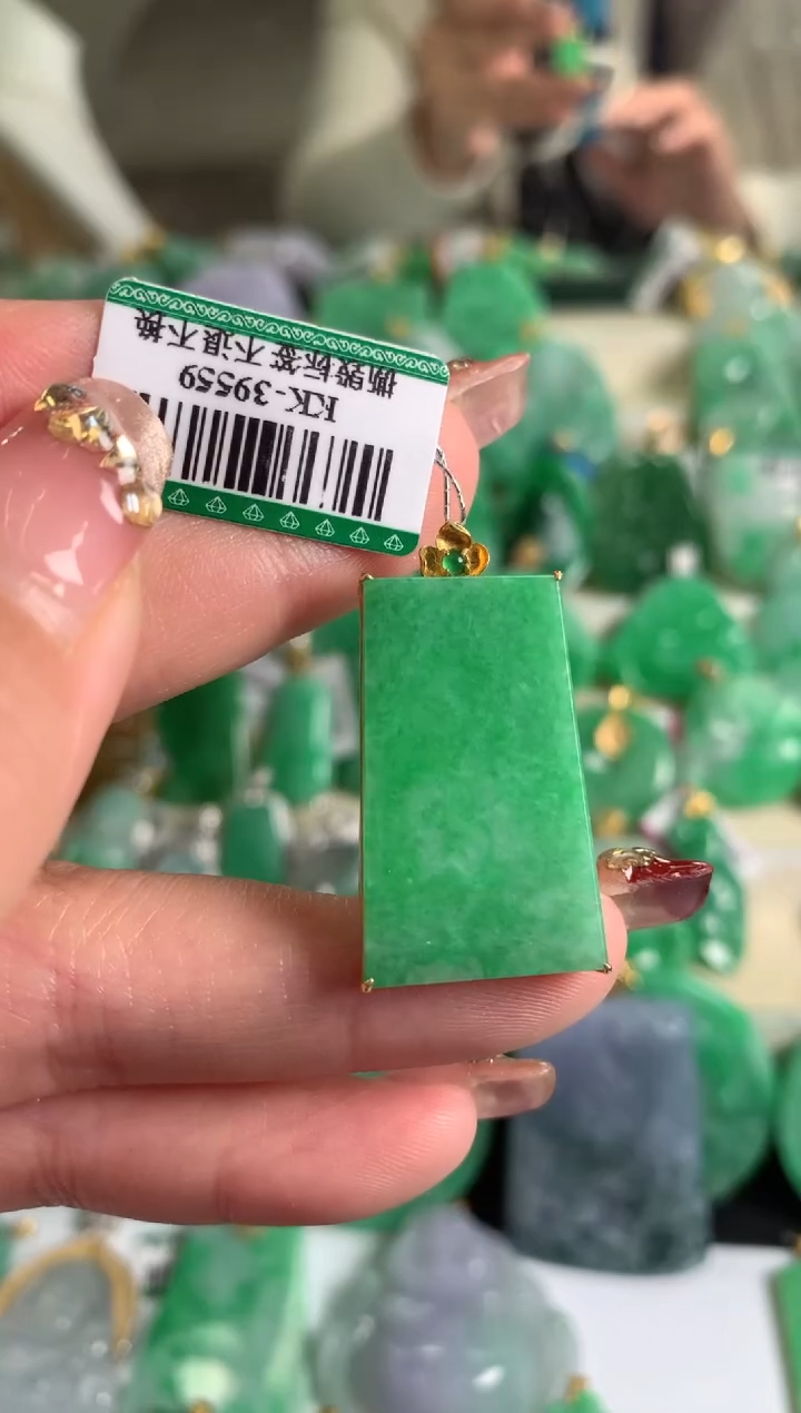 【闪购商品】翡翠吊坠(不含链)18K金镶嵌挂件