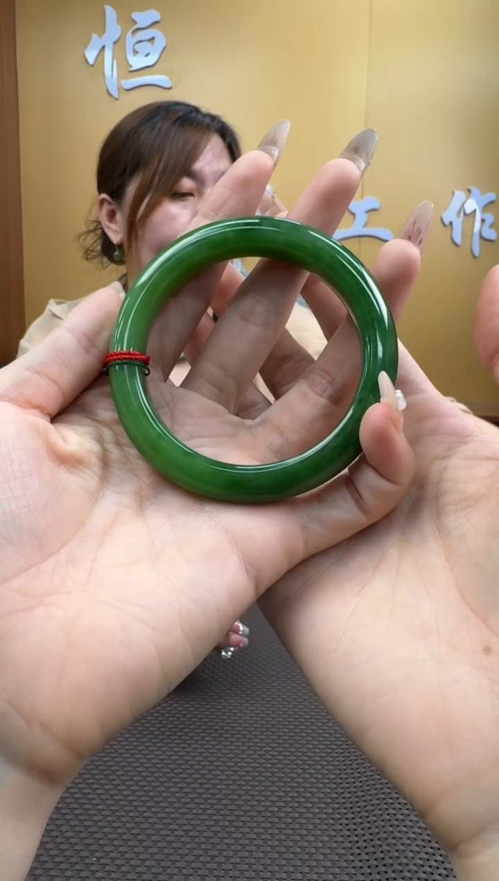 【闪购商品】和田玉手镯未镶嵌56