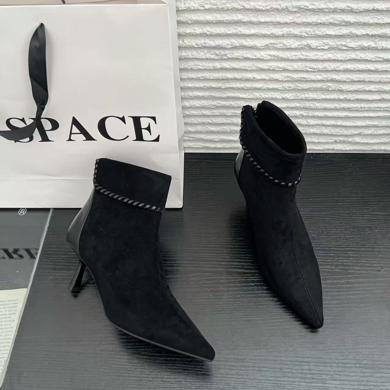 恰逢景梅子自留款冬季鞋子女士时尚百搭细跟绒面加绒尖头细高跟鞋