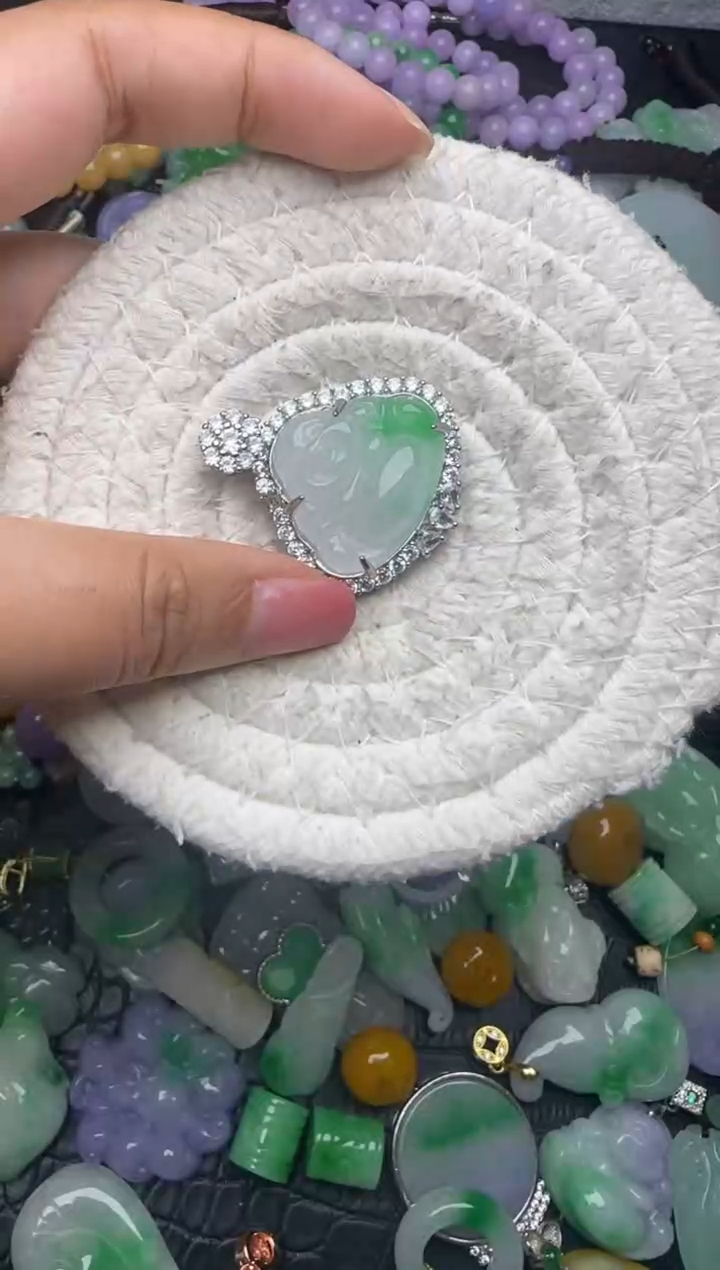 颈饰未镶嵌翡翠缅甸翡翠吊坠