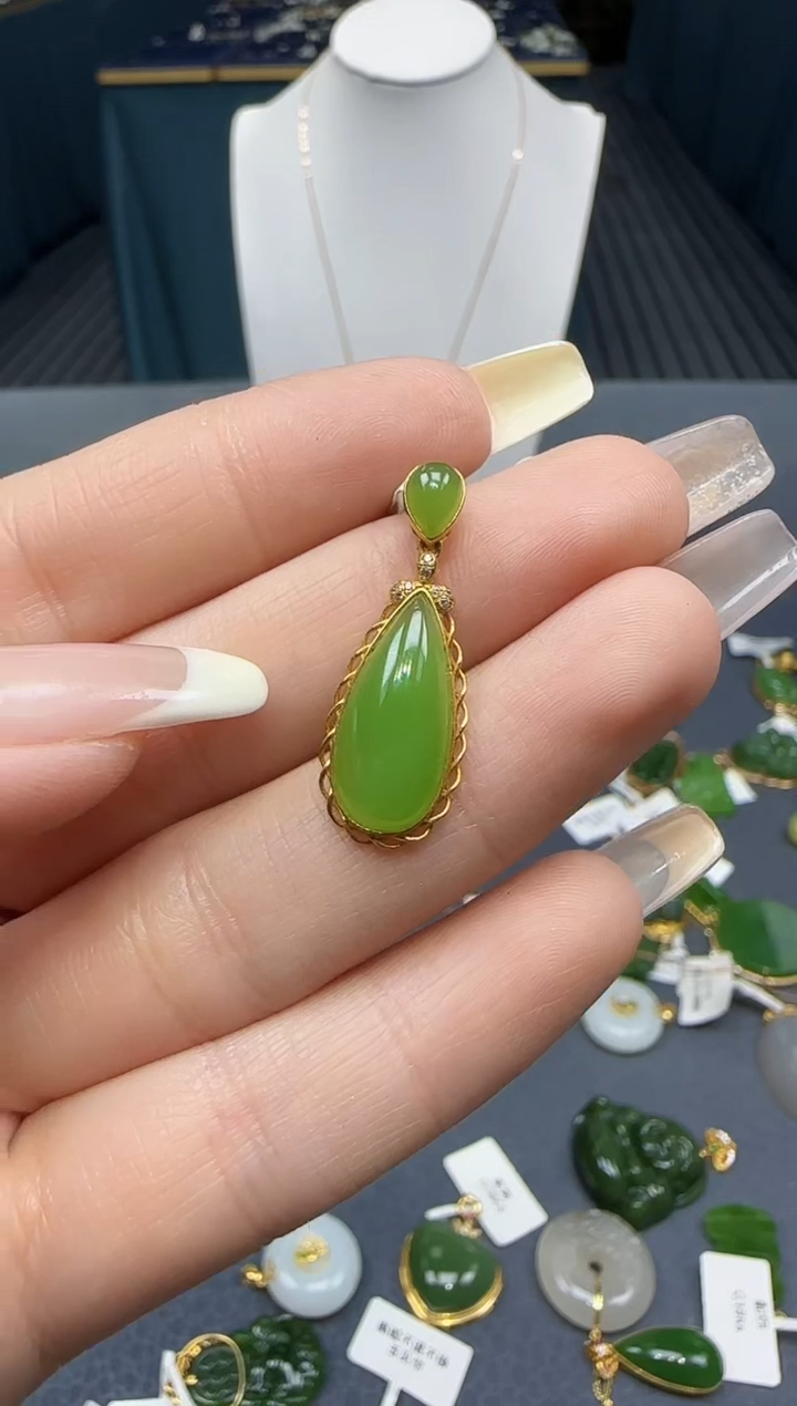 【闪购商品】和田玉挂件18K金镶嵌1