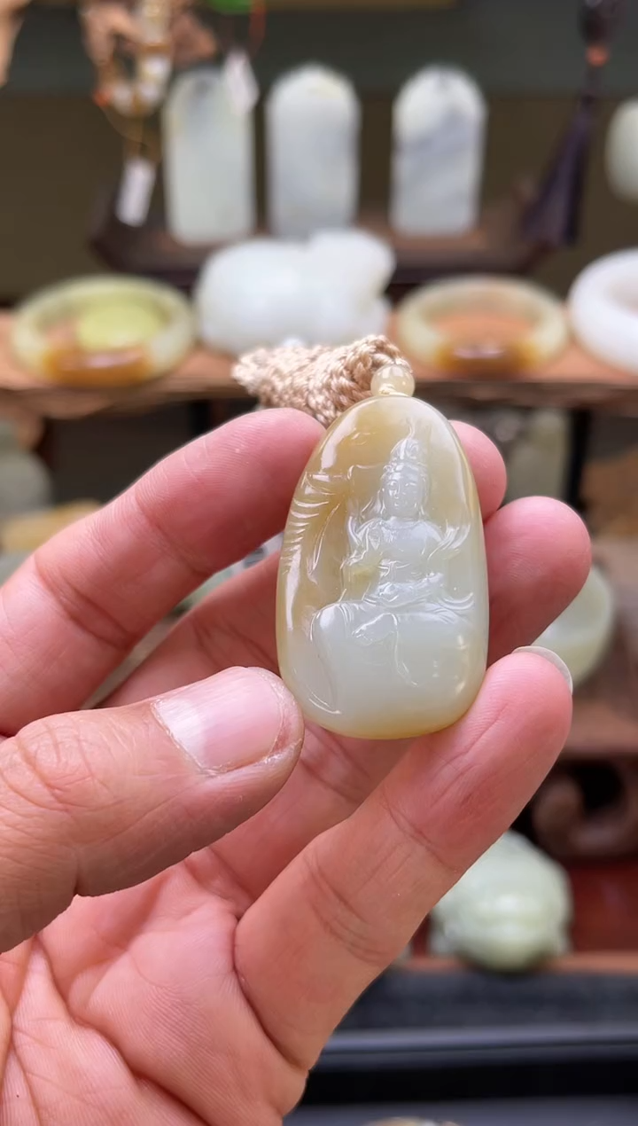 【闪购商品】和田玉吊坠未镶嵌且末迪克兰带糖 普贤9002246