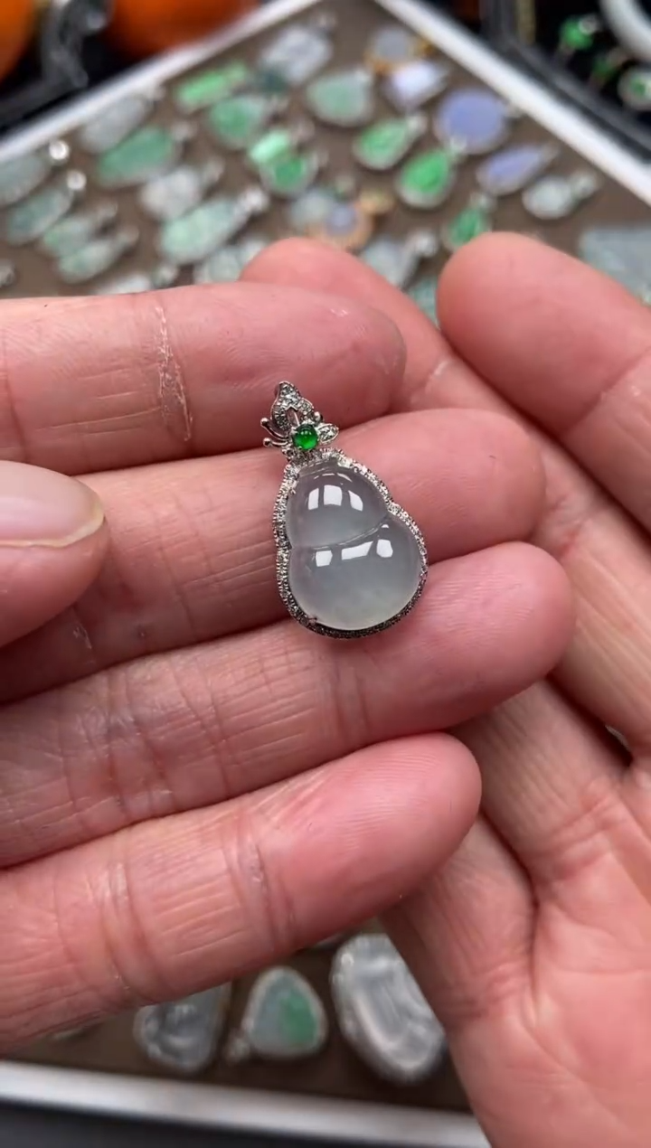 【闪购商品】翡翠吊坠(不含链)18K金镶嵌葫芦