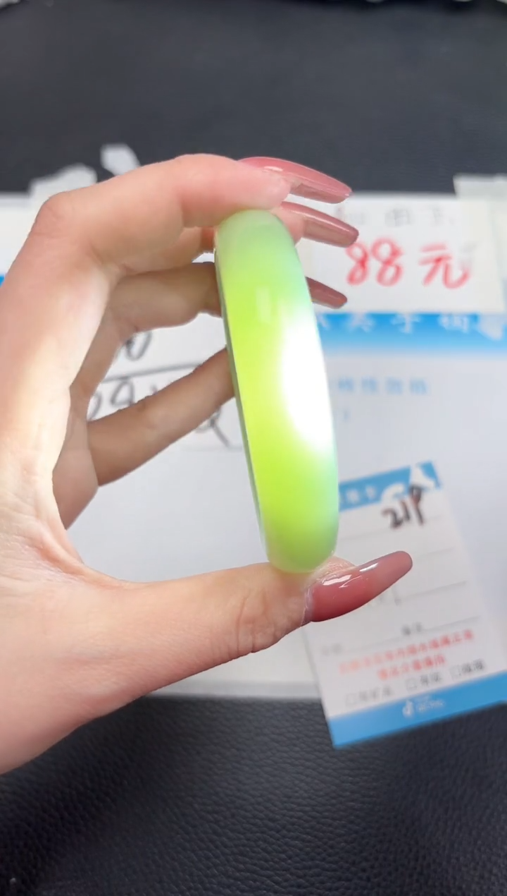 【闪购商品】石英质玉手镯未镶嵌219-56.1