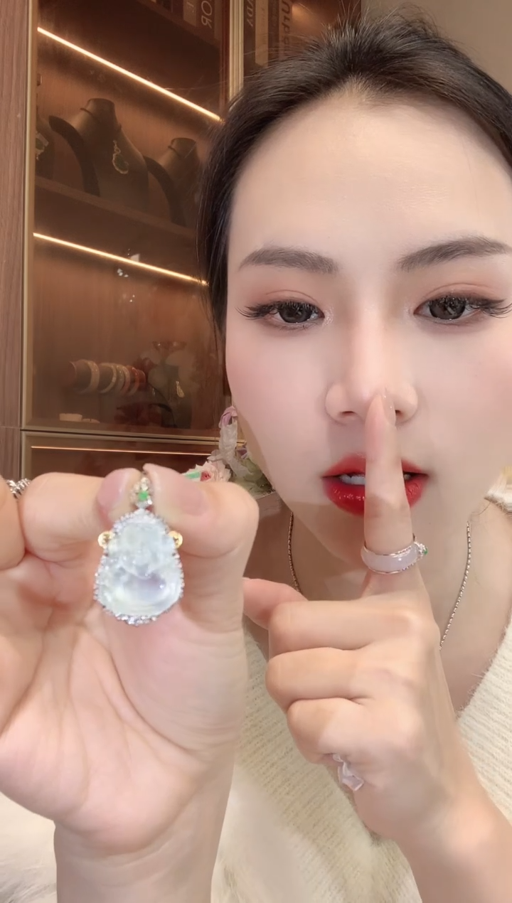【闪购商品】翡翠吊坠(不含链)18K金镶嵌A36