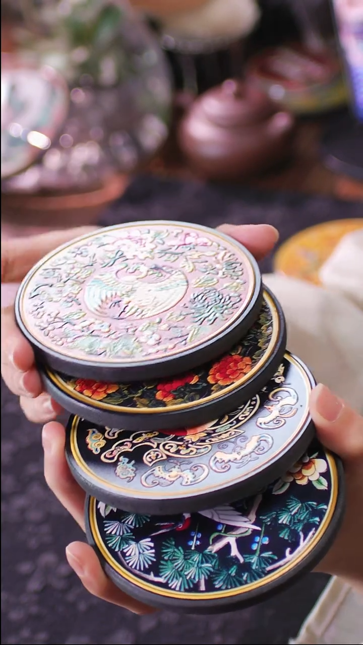 壹藏贰宝桃花双鹤图案杯垫一套