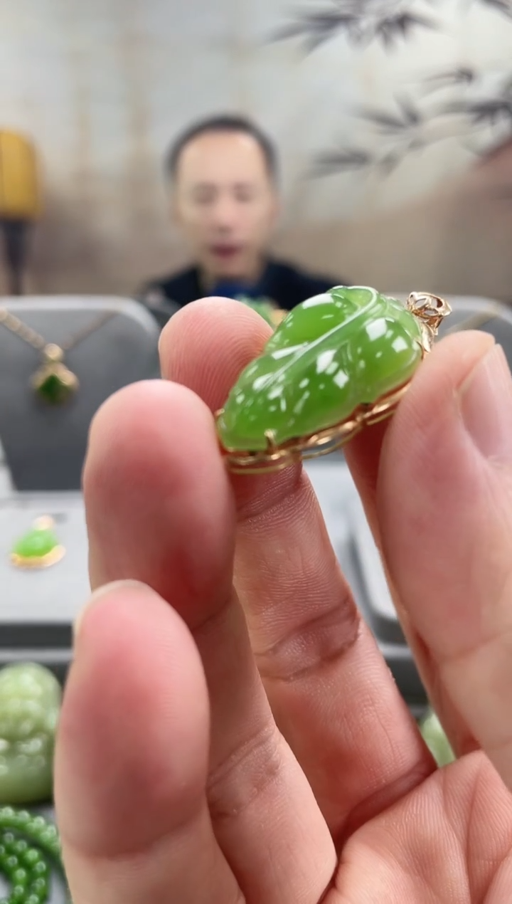 吊坠(不含链)18K金镶嵌和田玉吊坠(不含链) 18K金镶嵌 和田玉