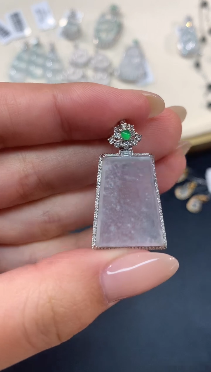 【闪购商品】翡翠吊坠(不含链)18K金镶嵌A365|9800