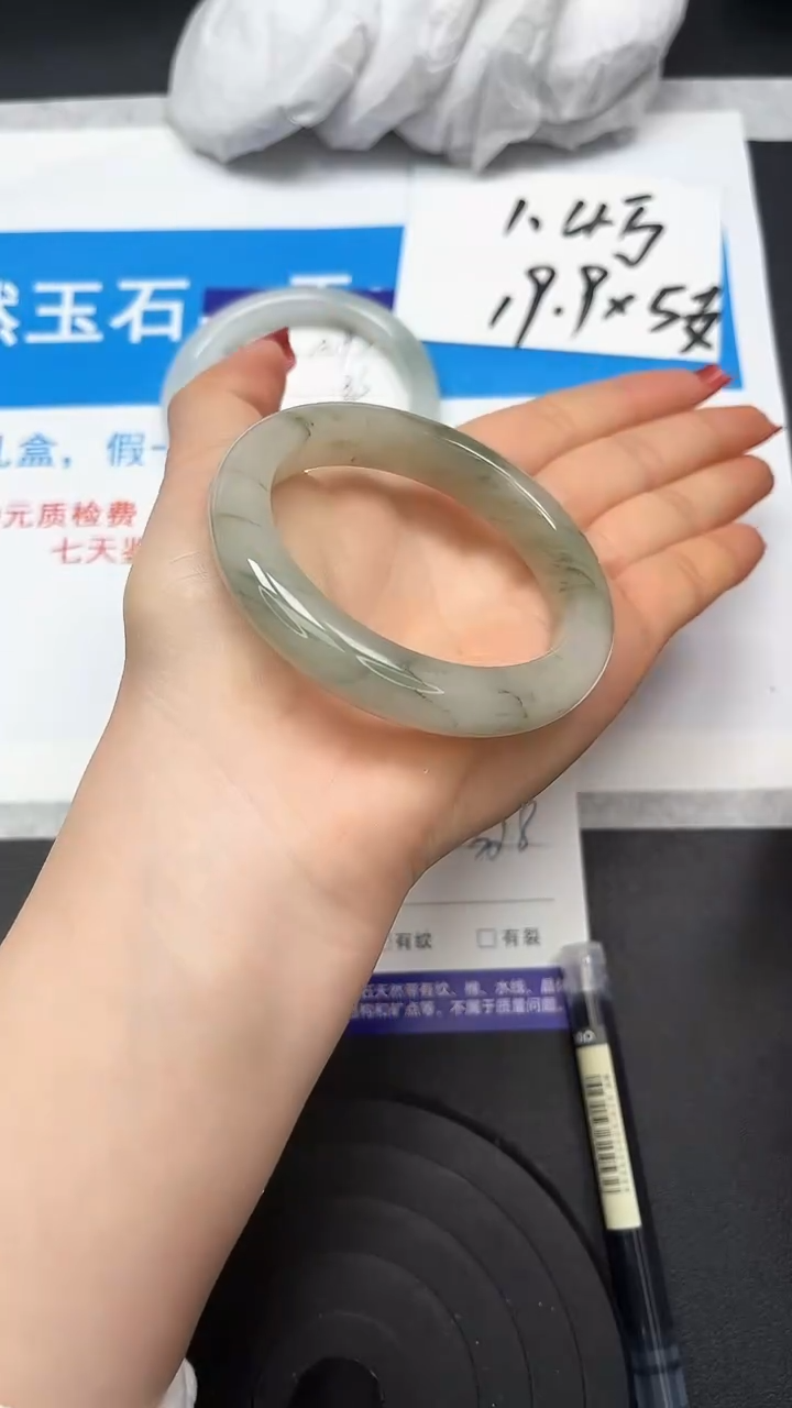 【闪购商品】石英质玉手镯未镶嵌198