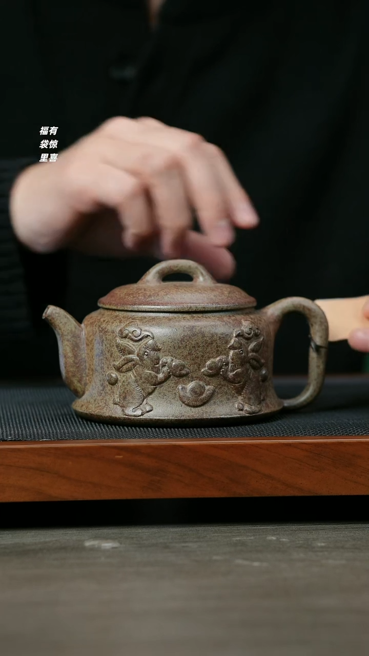 【闪购商品】紫砂茶壶H1254郝年德段泥玉兔凤鸣
