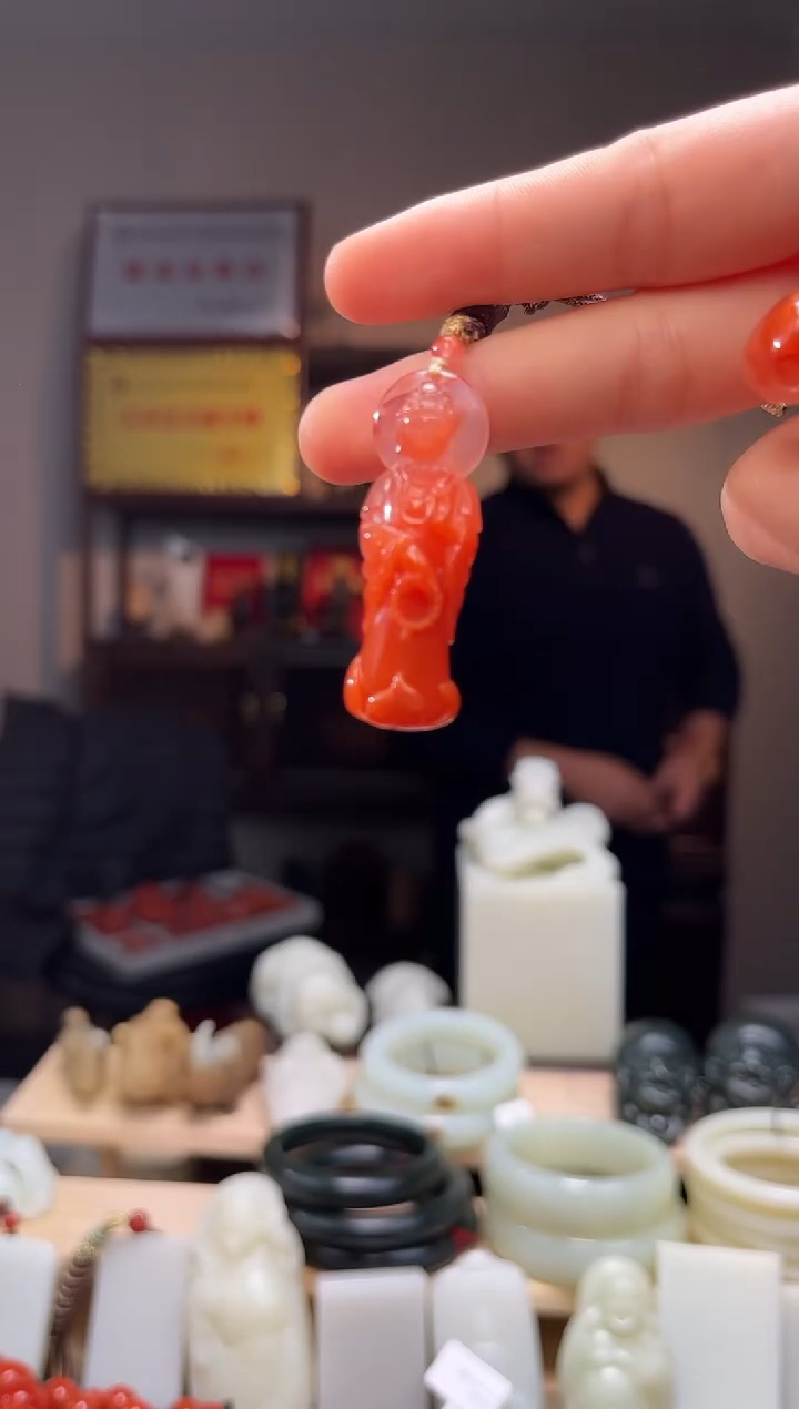 颈饰未镶嵌南红玛瑙吊坠