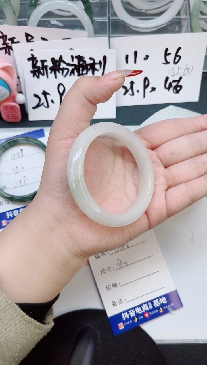 【闪购商品】石英质玉手镯合金a188