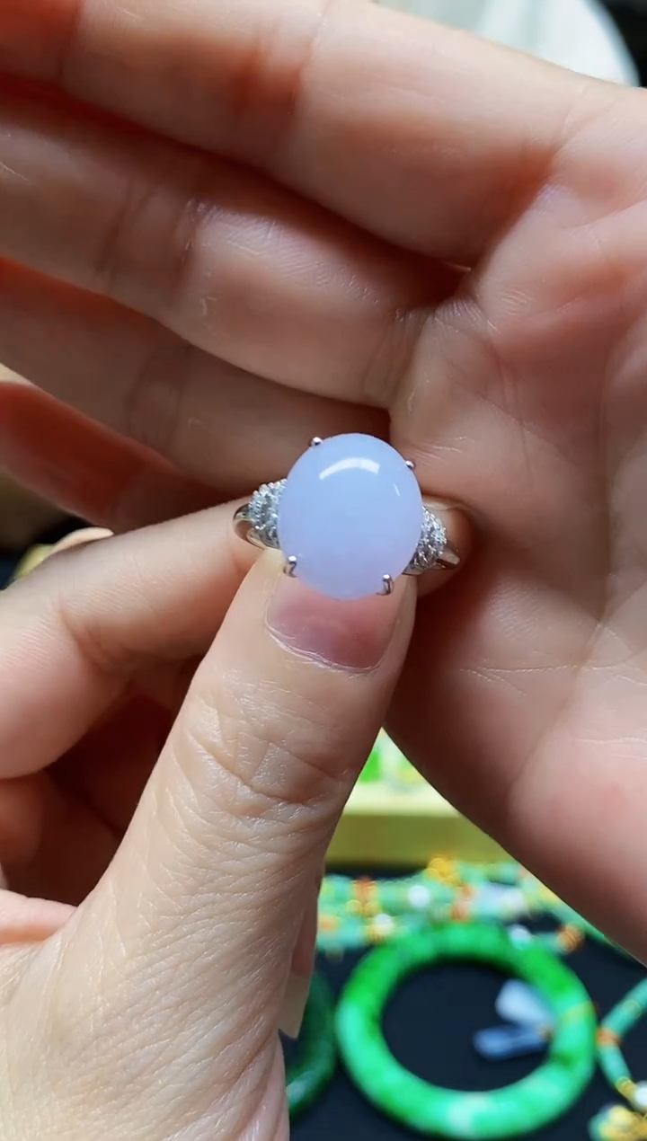 颈饰未镶嵌翡翠戒指