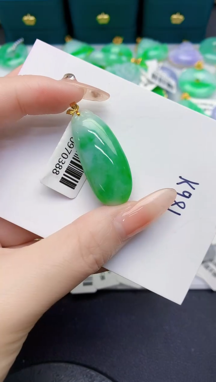 颈饰18K金镶嵌翡翠缅甸天然翡翠A货