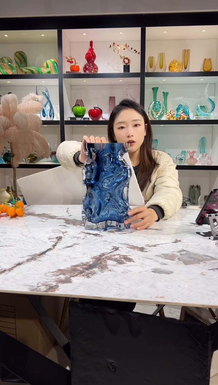 设计师款蓝色花瓶