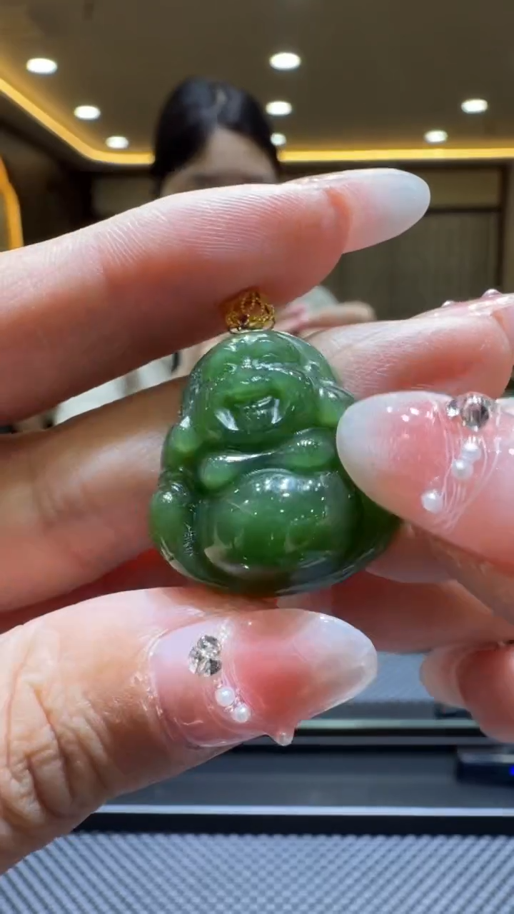 颈饰18K金镶嵌和田玉挂件