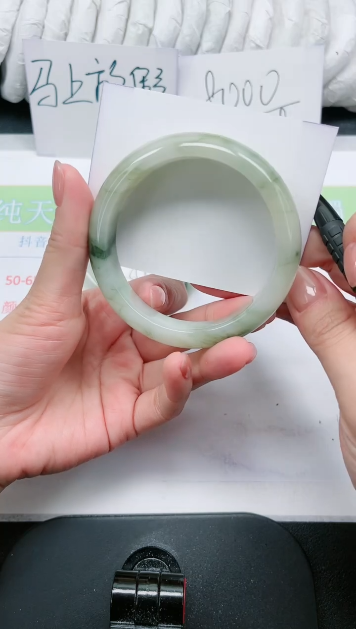 【闪购商品】石英质玉手镯未镶嵌100