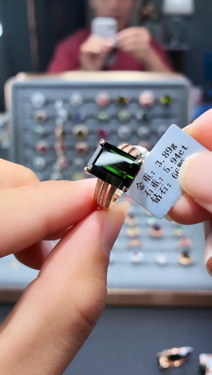 18K金镶嵌戒指碧玺5.94.