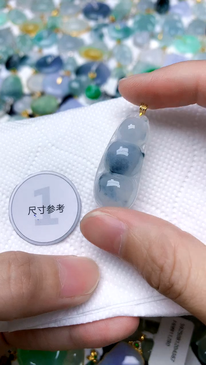 颈饰18K金镶嵌翡翠天然A货翡翠