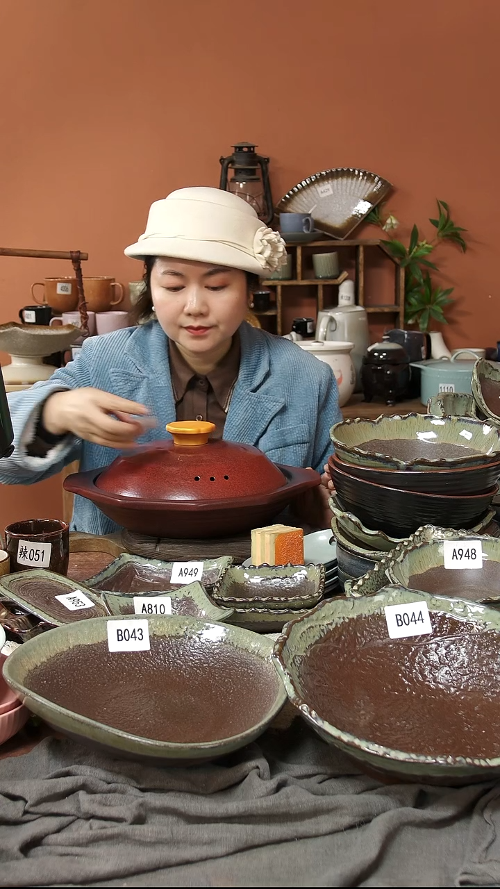 陶瓷B046一只陶瓷红黑砂锅