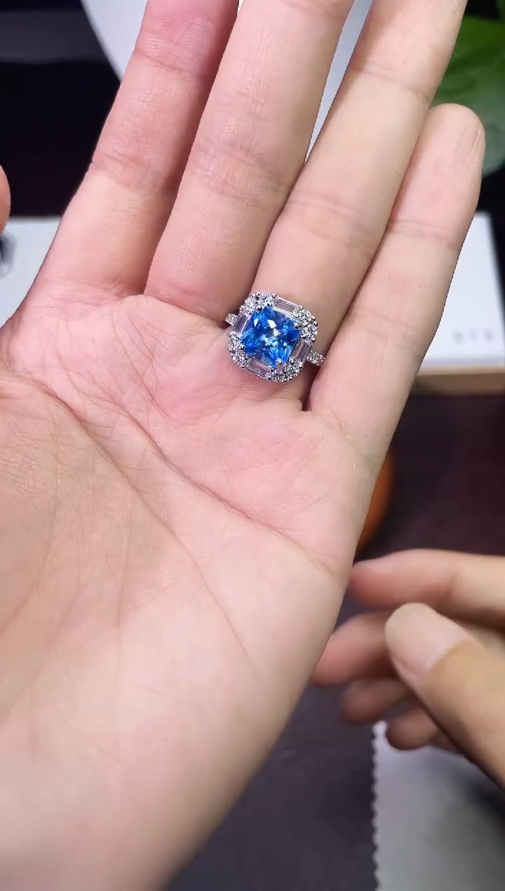 合金合成钻石蓝宝戒指