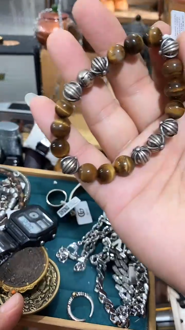 瓷片闪购商品  如图所示